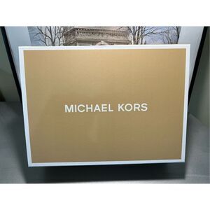 Michael Kors Gift Box Medium‎